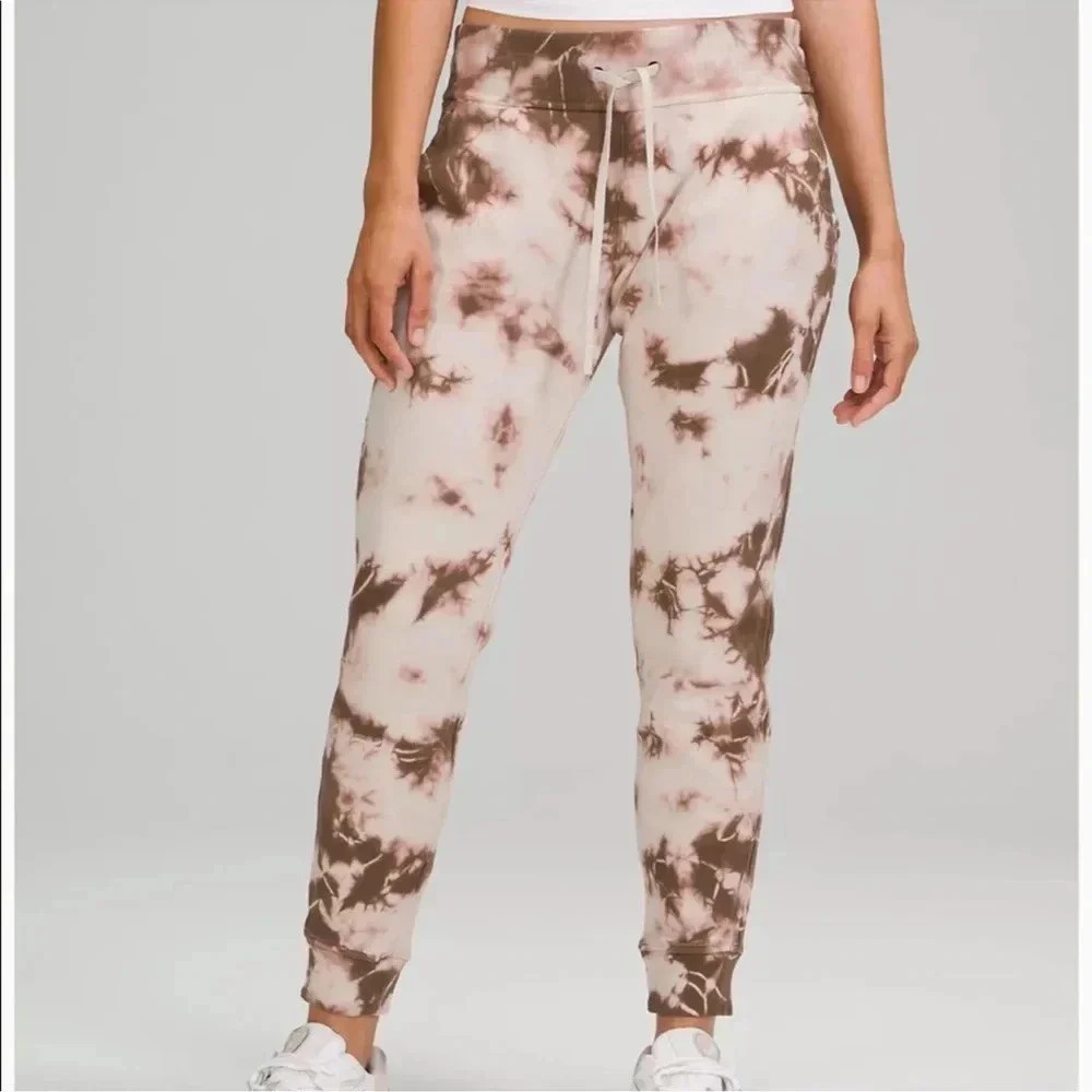 Lululemon Warm Down Jogger *Earth Dye
Earth Dye Clay size 4